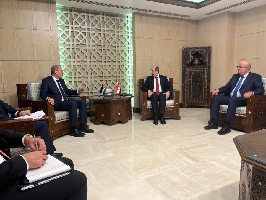 مباحثات موسعة بين الصفدي و بسام