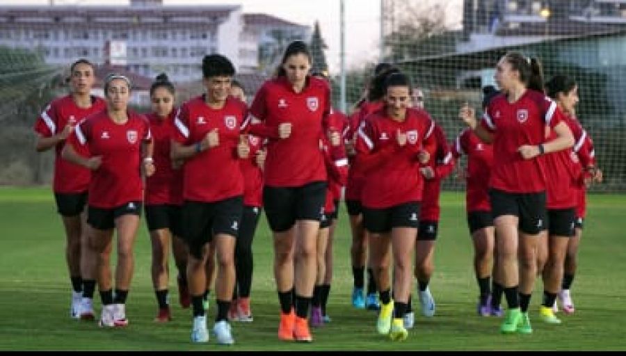 المنتخب النسوي لكرة القدم يبدأ تدريباته