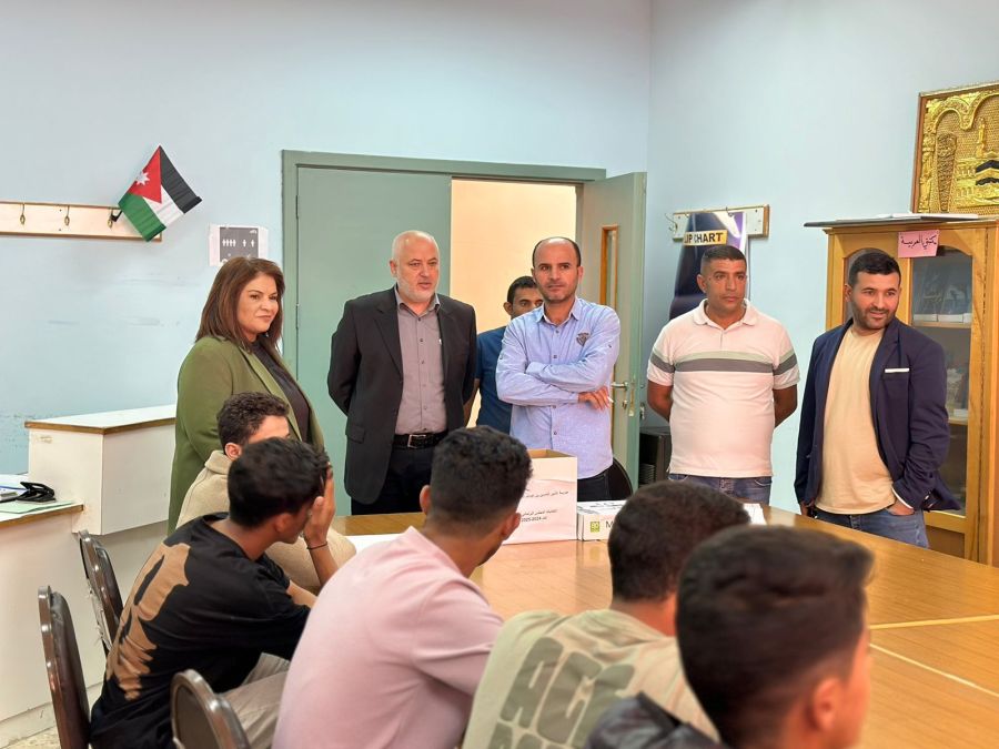 العجارمة تتفقد مدارس اللواء (صور)