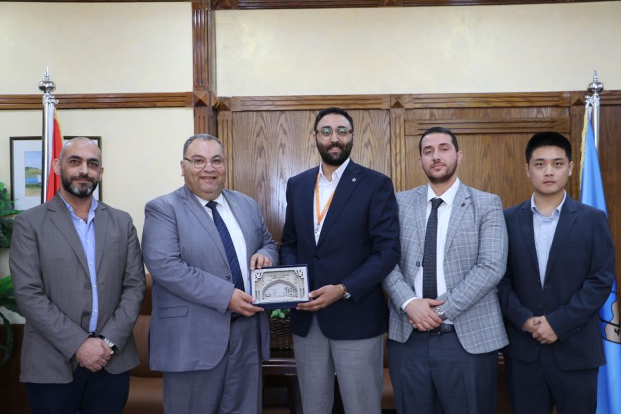 جامعة الزرقاء تستضيف وفدا من شركة