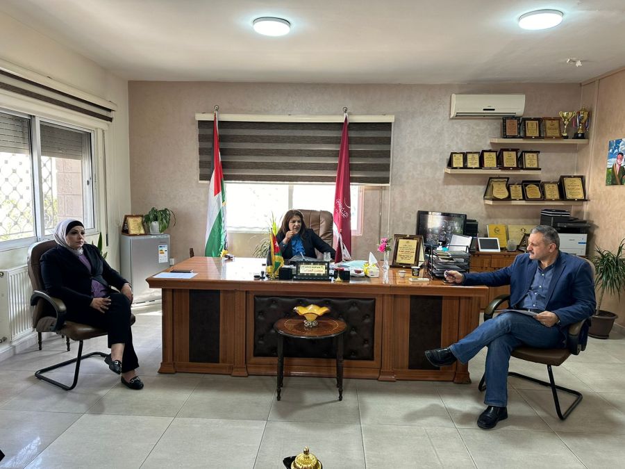 العجارمة تترأس اجتماع لجنة تطوير المديرية