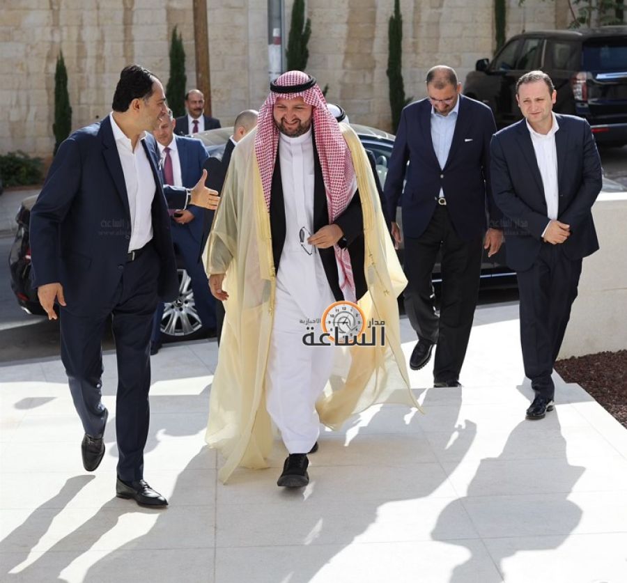 الأمير عبدالعزيز آل سعود في منزل