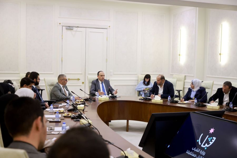 وزير الشباب يلتقي أعضاء مراكز شبابية