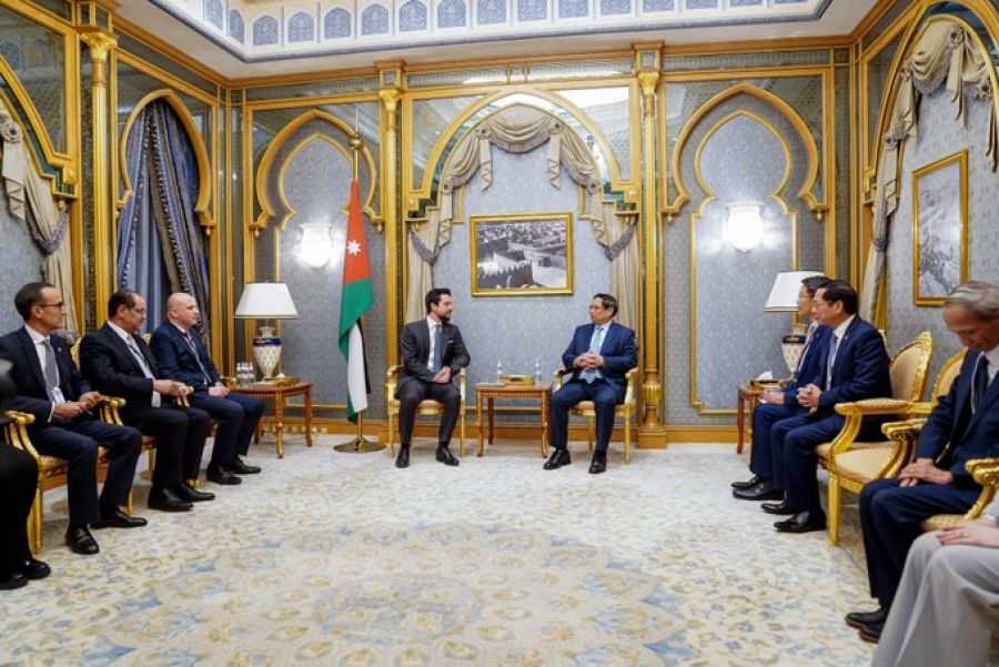 ولي العهد يلتقي رئيس الوزراء الفيتنامي