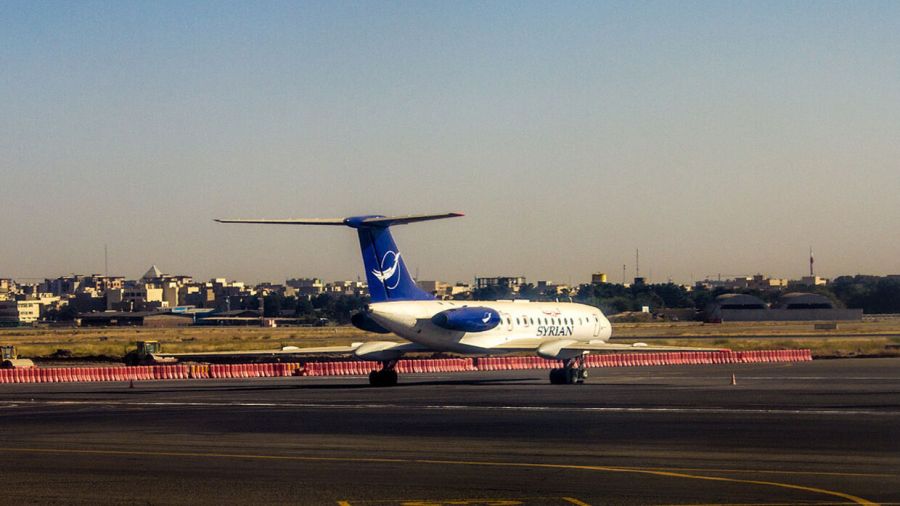 السلطات السورية تنفي أنباء استهداف مطار