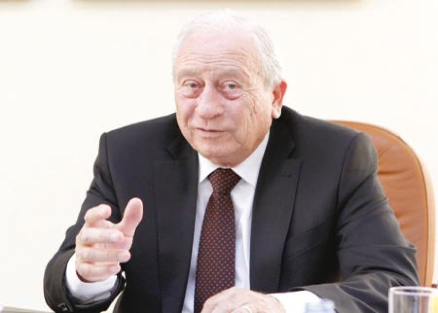 عثمان بدير يبيع 105790 سهما في