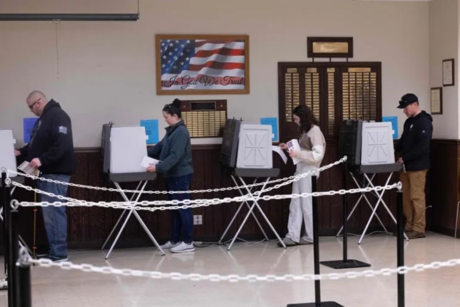 تفاصيل كل ساعة من يوم الانتخابات