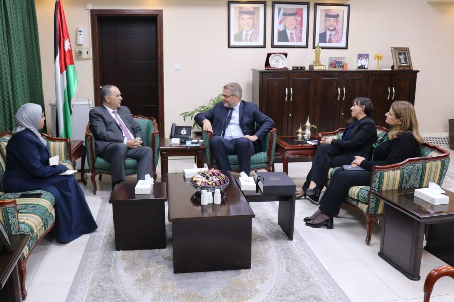 وزير العدل يلتقي مدير مكتب التعاون