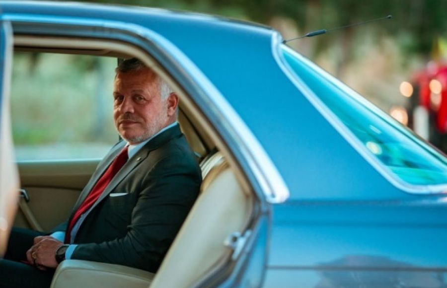 الملك يصل إلى مقر الحكومة البريطانية