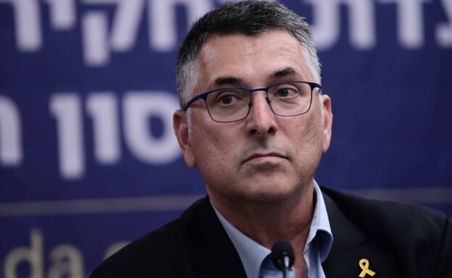 يراه نتنياهو متآمرا وسارة تخشى من