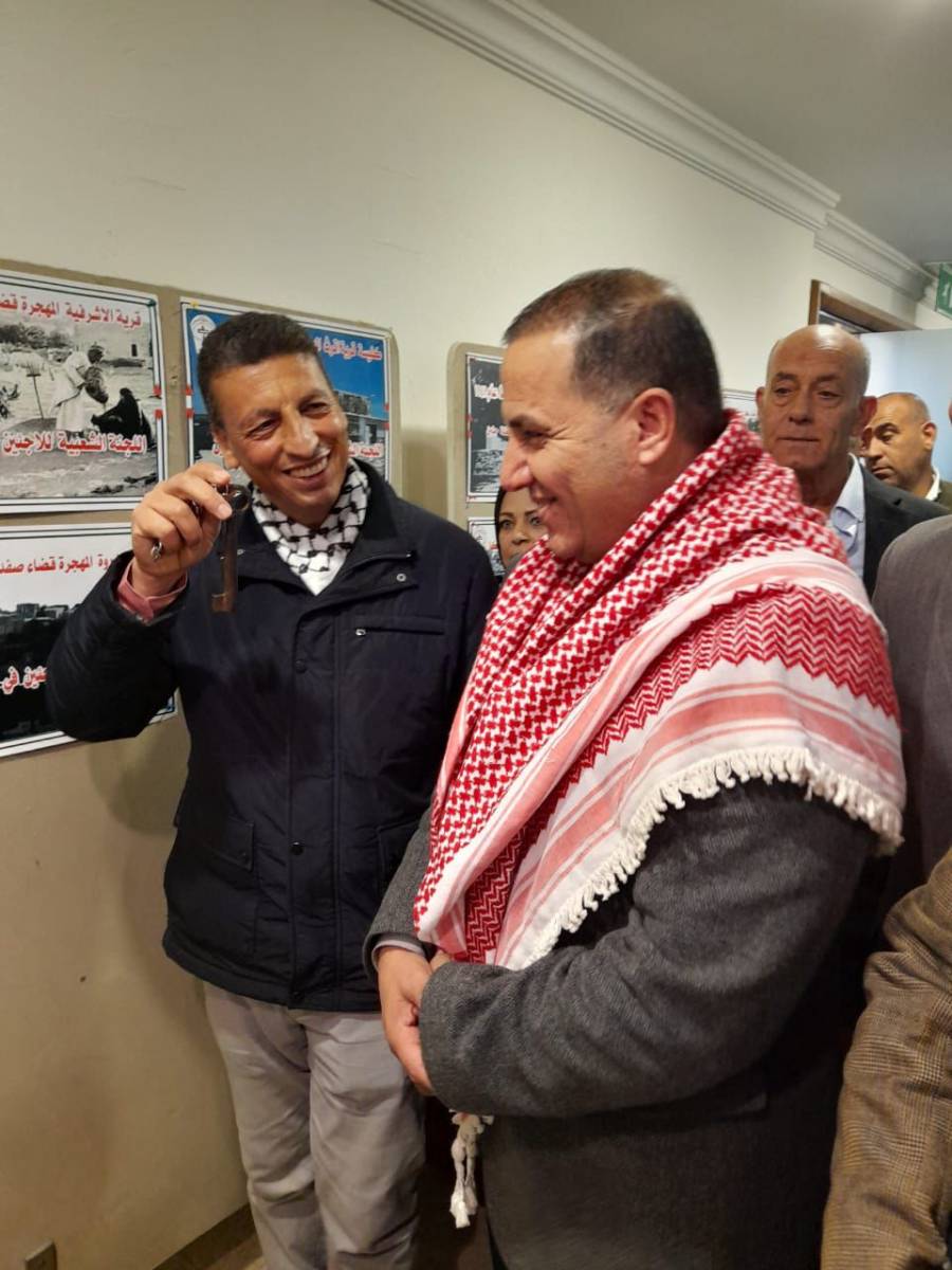 أبو قاعود يفتتح معرضا يوثق القرى