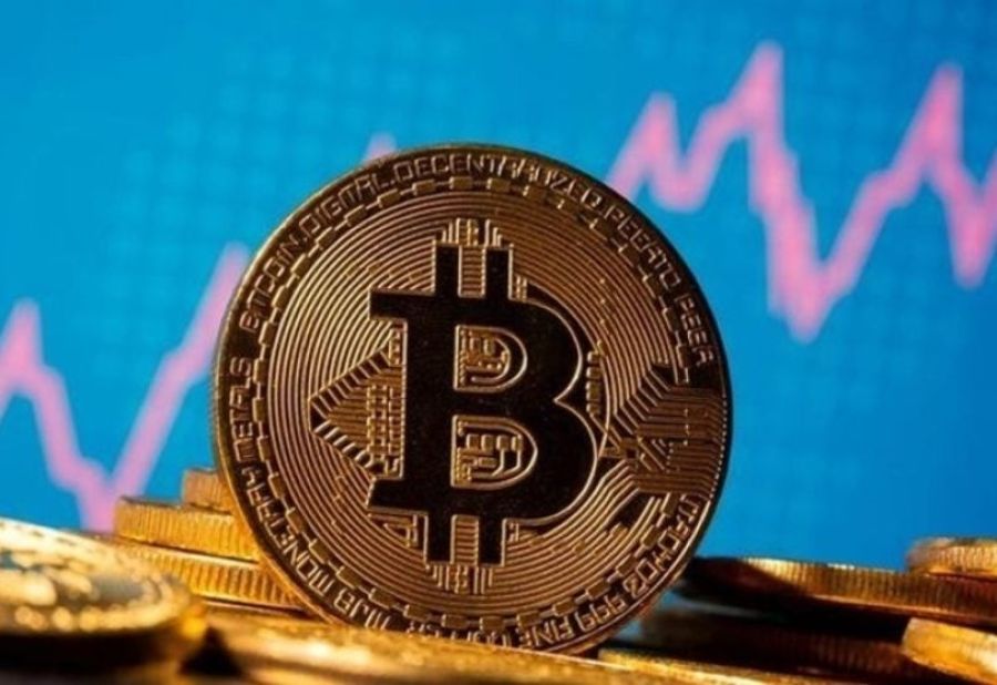 بيتكوين تقترب من 90 ألف دولار