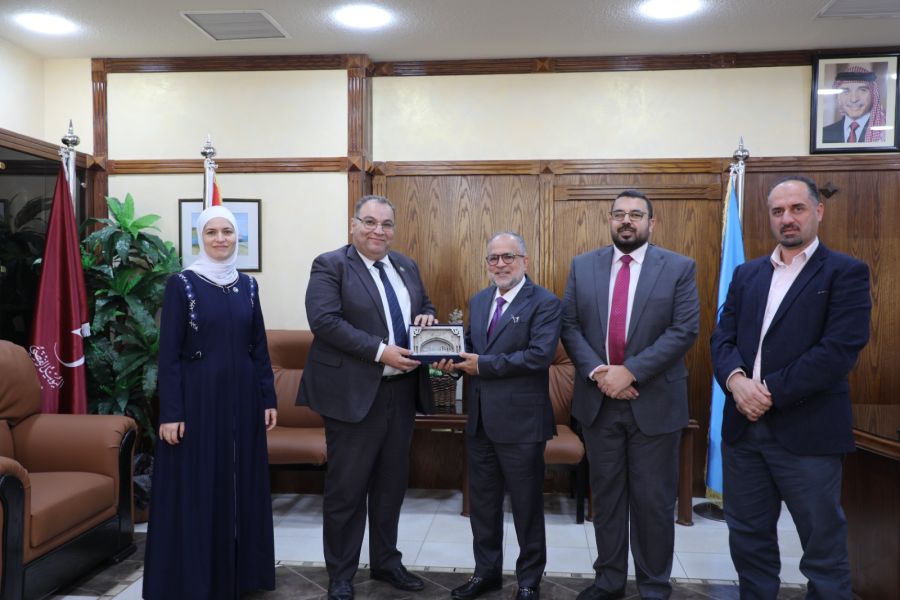 جامعة الزرقاء توقع اتفاقية تعاون مع