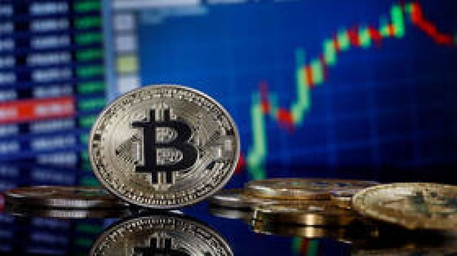 بيتكوين تتجاوز 90 ألف دولار لأول
