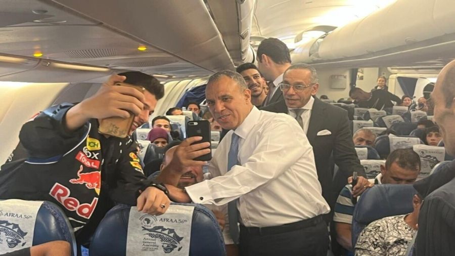 مصر تعيد 294 من مواطنيها في