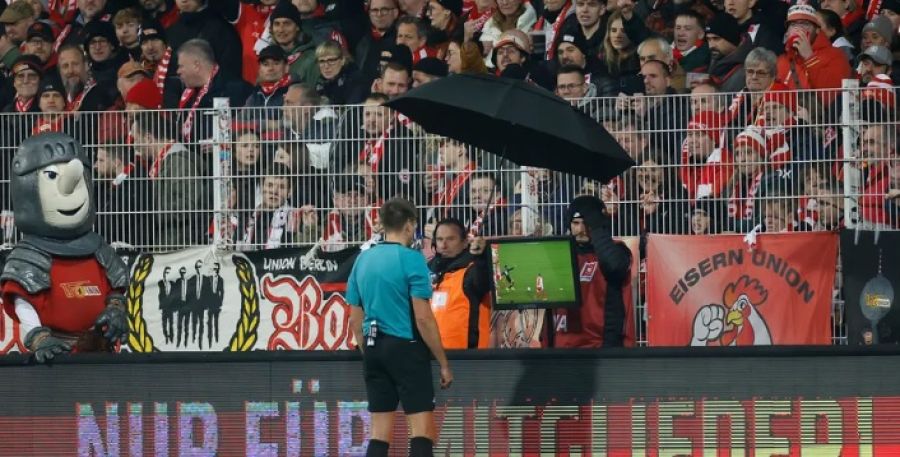 الفيفا يتجه لإلغاء تقنية الفار.. ما