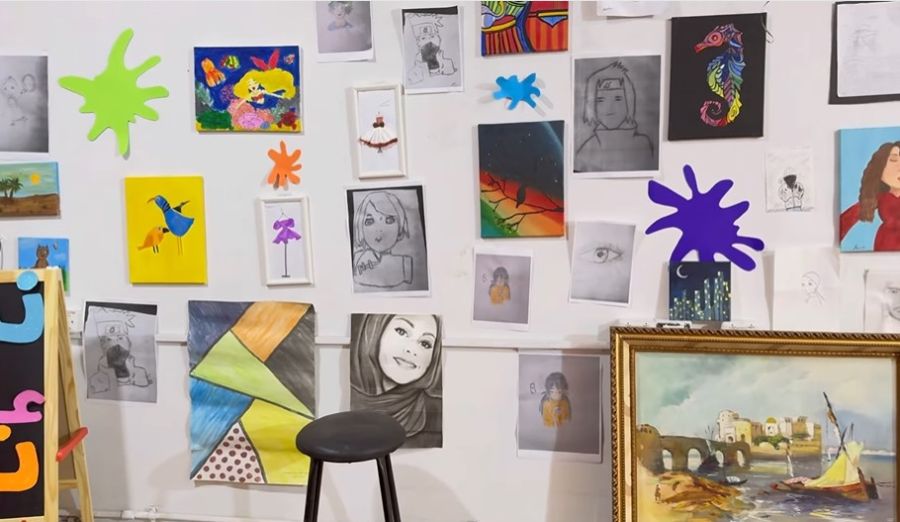 مدرسة بوابة المدينة تقيم معرضا فنيا