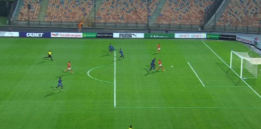 بالفيديو.. نجم الأهلي يضيع أغرب فرصة