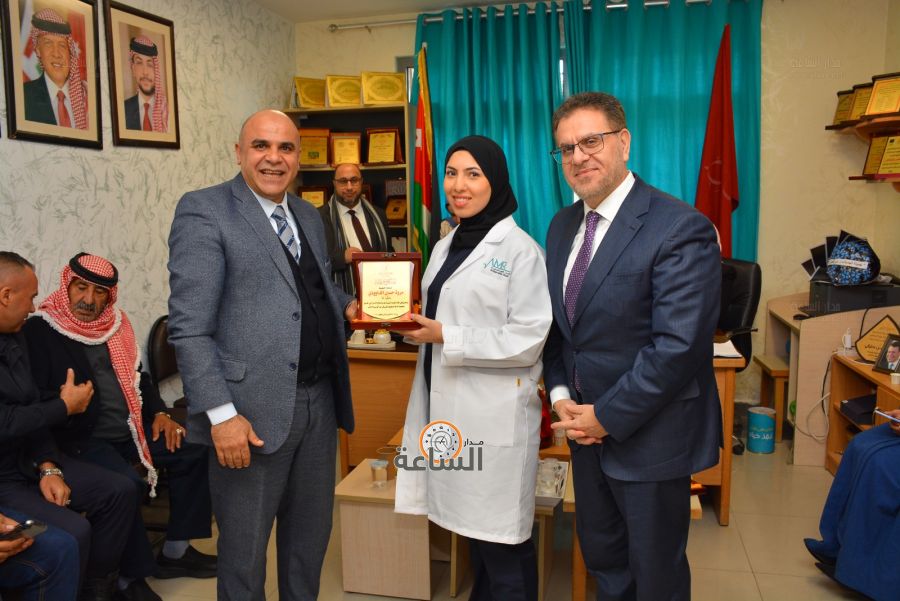 متطوعة سويدية لعلاج الاسنان في جمعية