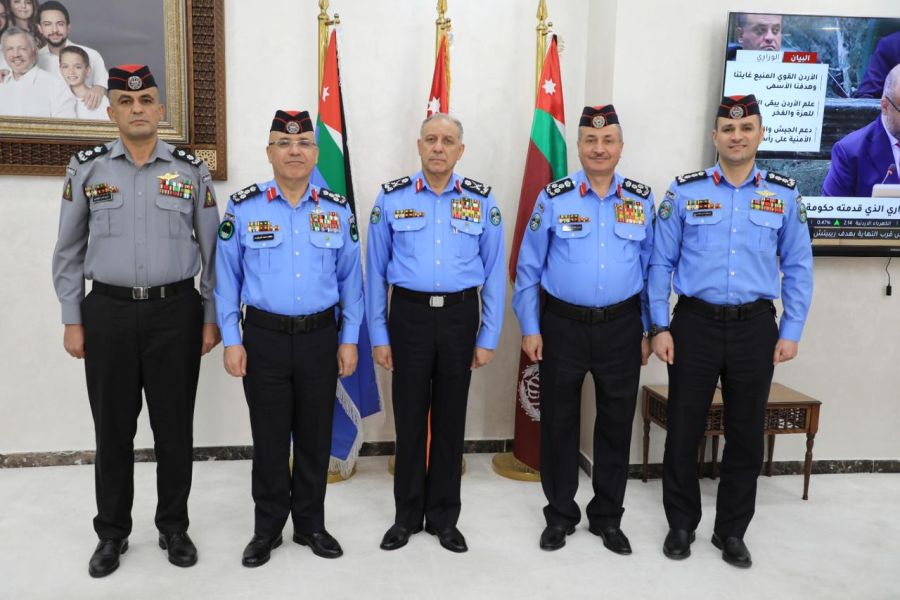 مندوبا عن الملك.. المعايطة يكرّم أوائل