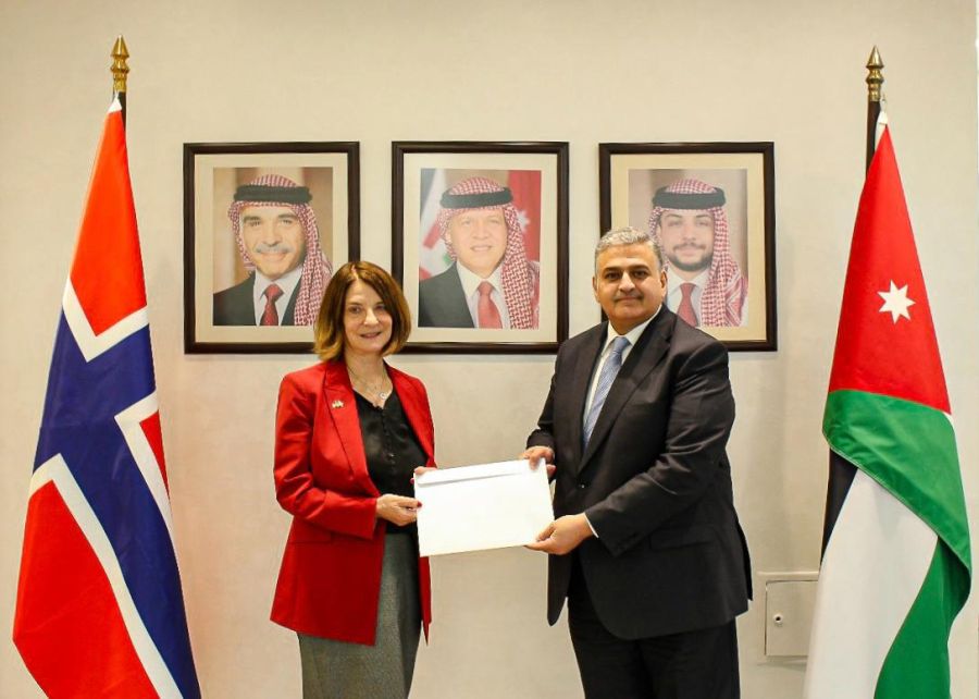 الخارجية تتسلم نسخة من أوراق اعتماد