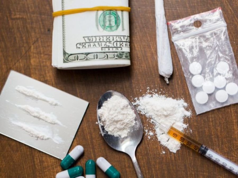 تعالج من الإدمان.. ضبط فنان مصري