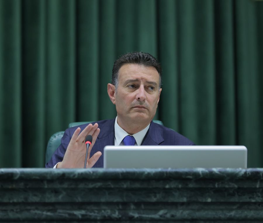 خبرة الصفدي تتجلى بأطول جلسة للثقة..