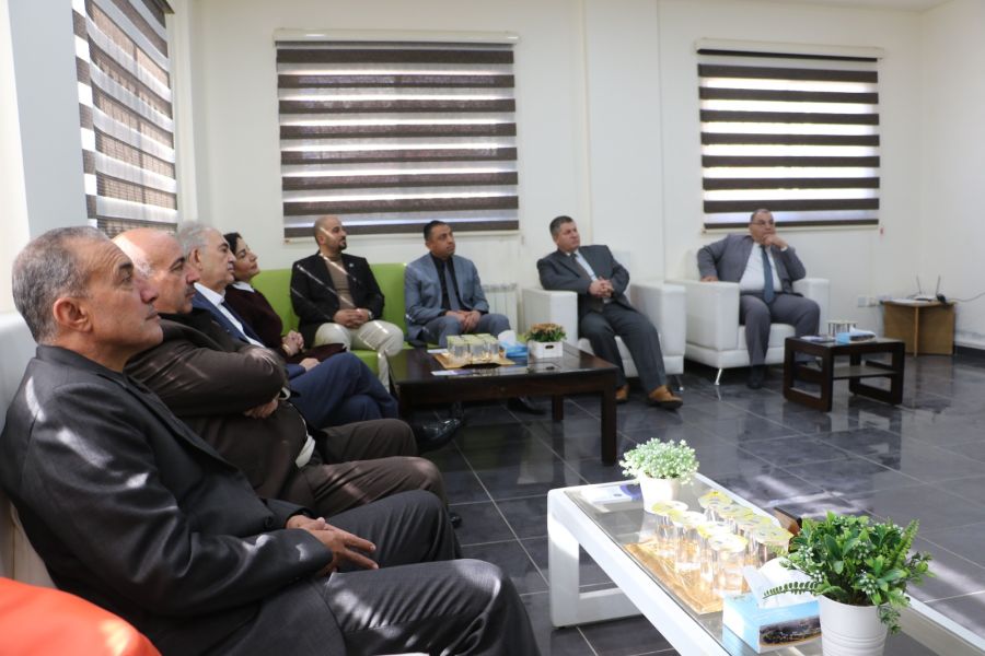 مجلس امناء جامعة الزرقاء يزور مركز