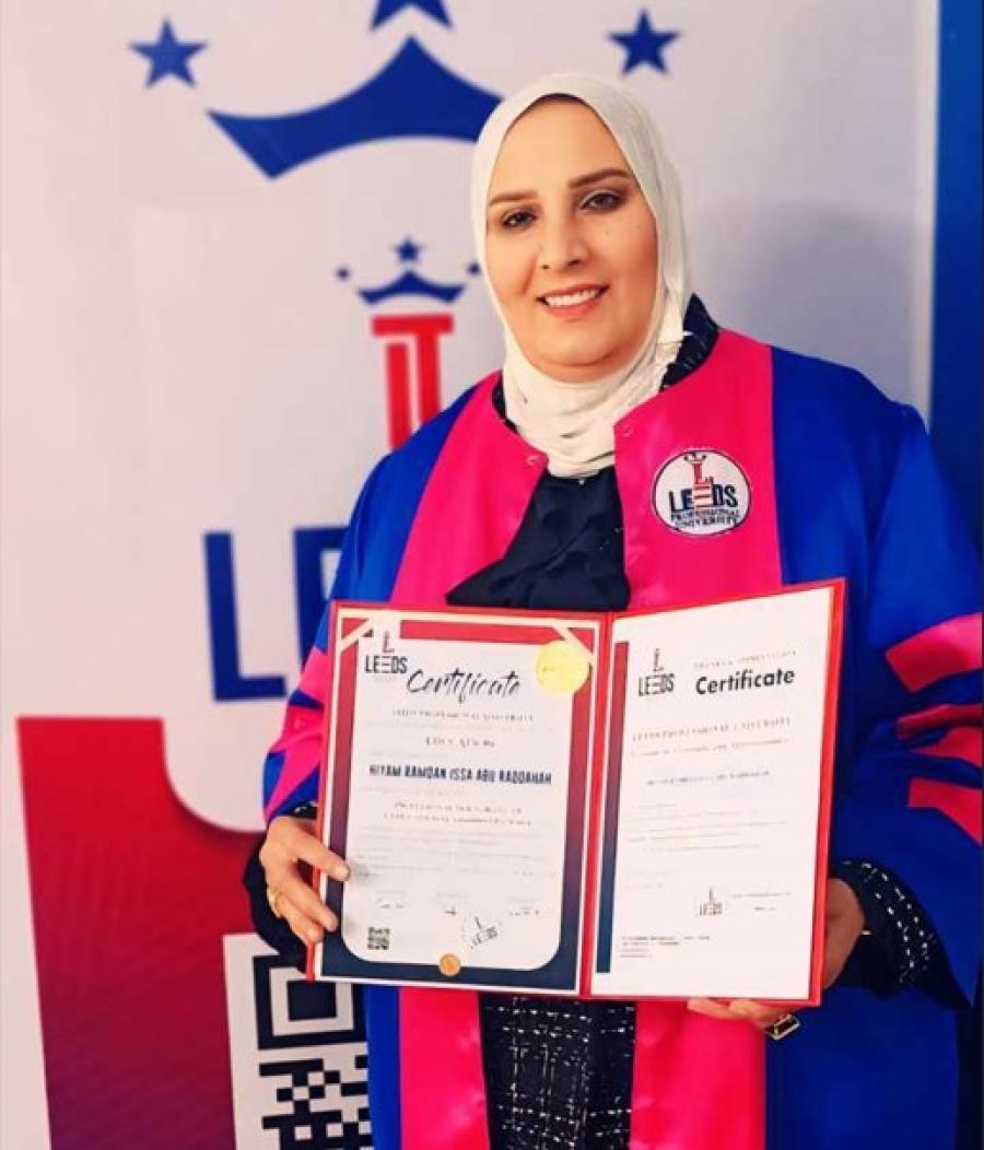 الدكتورة هيام رمضان.. مبارك الدكتوراه من