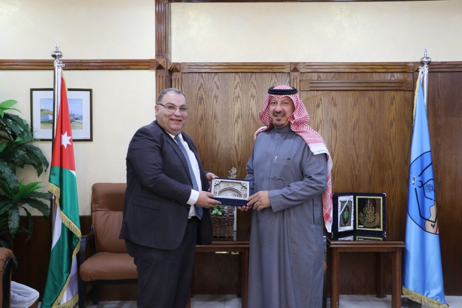 جامعة الزرقاء تسضيف وفدا من شركة