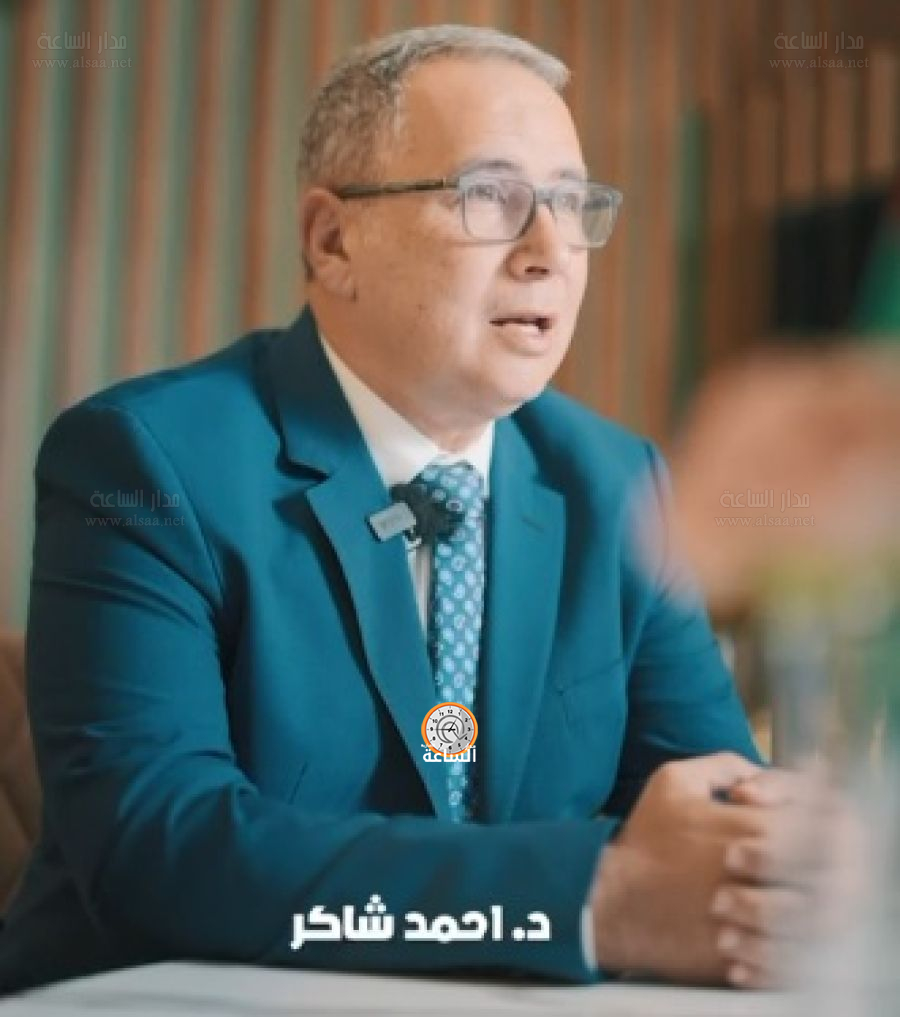 الملك ينعم على أحمد شاكر (فيديو)