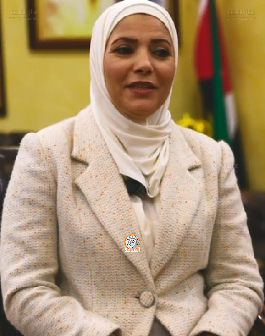 الملك ينعم على لمياء أبو رمان