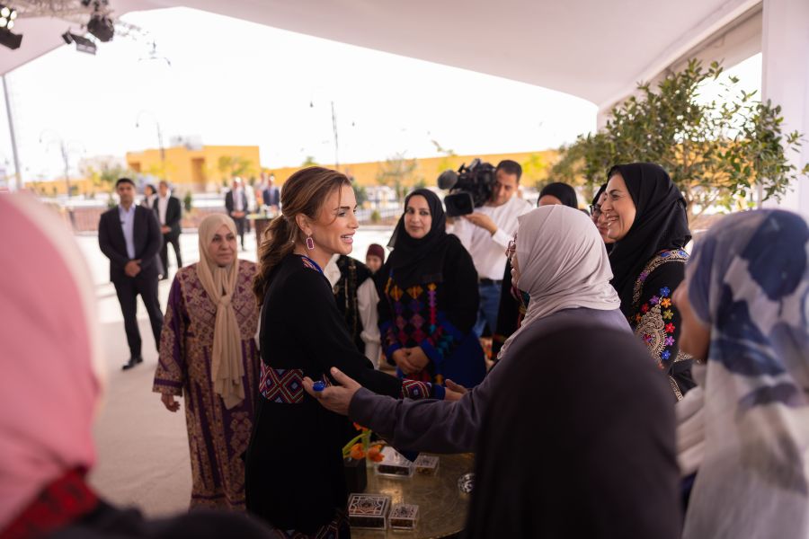 الملكة رانيا العبدالله تقيم مأدبة غداء