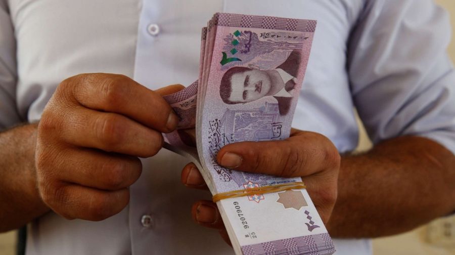 الليرة السورية تصعد إلى 11500-12500 مقابل