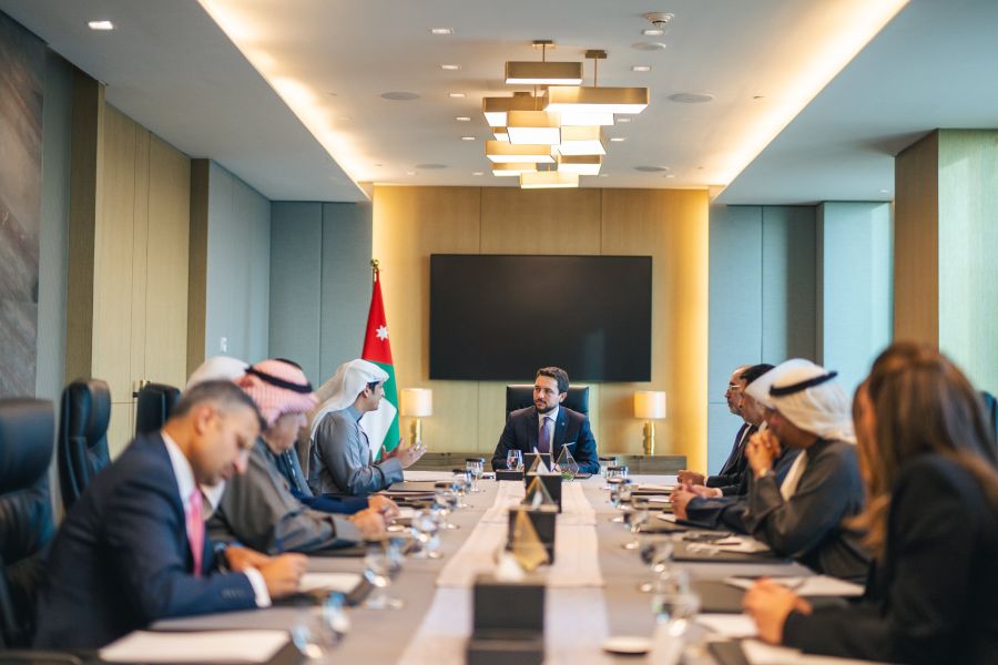 ولي العهد يلتقي قادة مؤسسات إعلامية