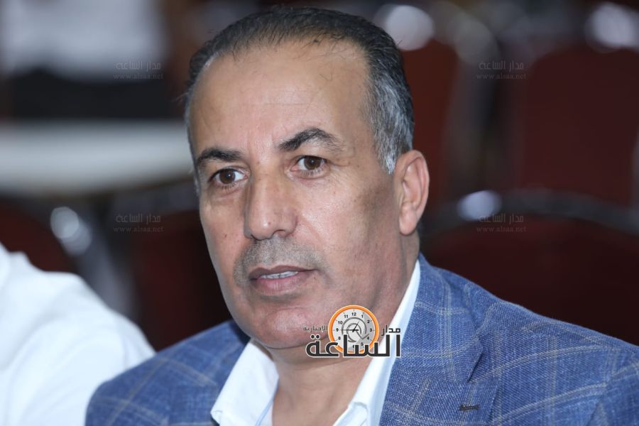 والد خلف الرقاد مدير الاعلام بوزارة