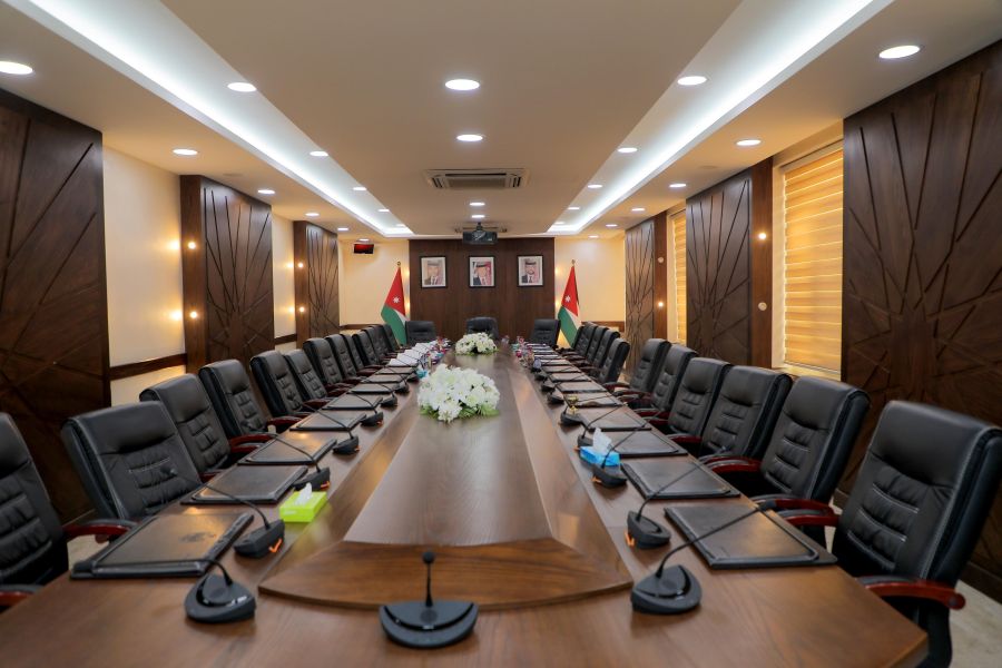 الحد الأدنى للأجور على طاولة لجنة