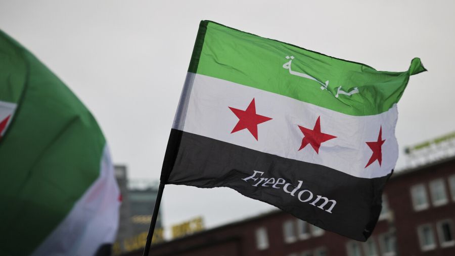 فنان شهير يعود إلى سوريا بعد