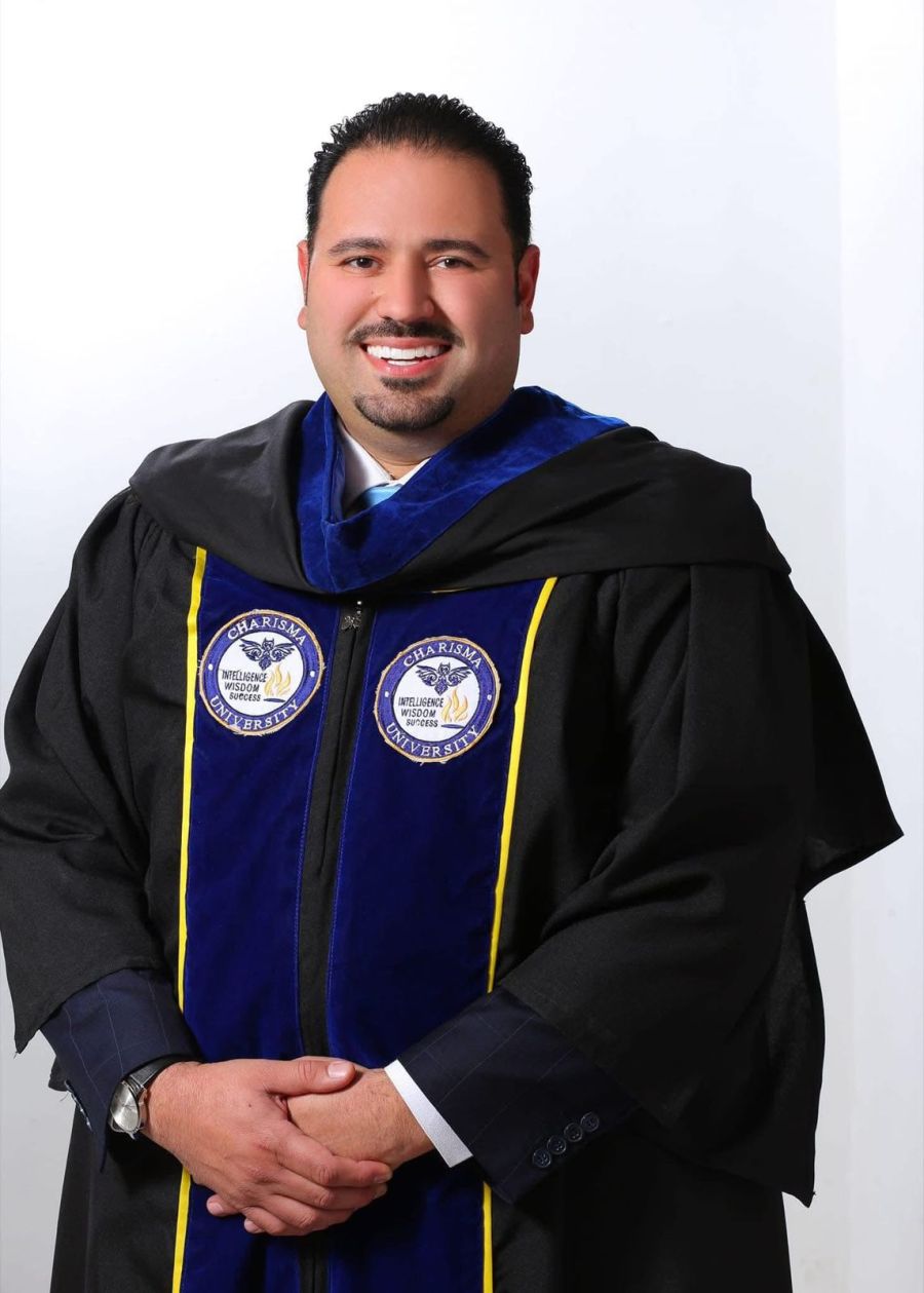 طاهر الدراعين يهنئ الدكتور بندر النهار