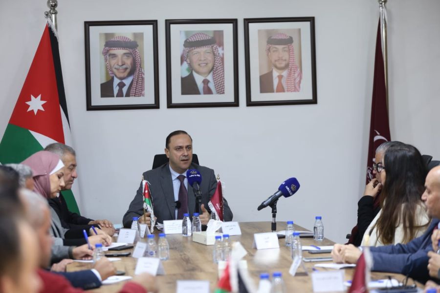 المومني يؤكد أنّ الأردن محور الاستقرار