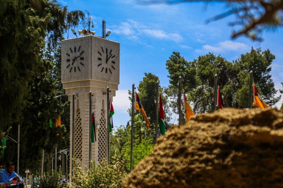 الجامعة الأردنيّة تمنح جائزة الموظّف المتميّز
