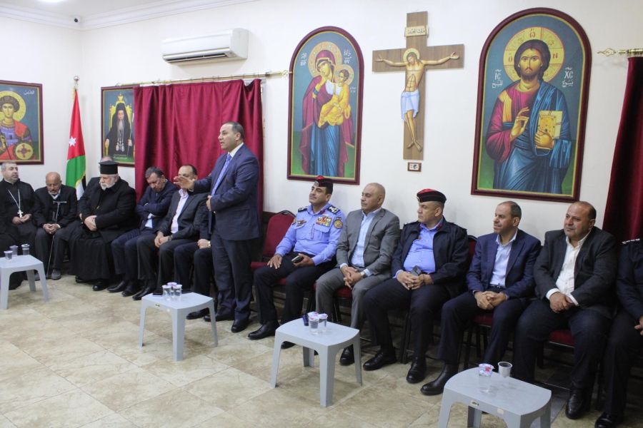محافظ الزرقاء يهنىء الطوائف المسيحية بعيد