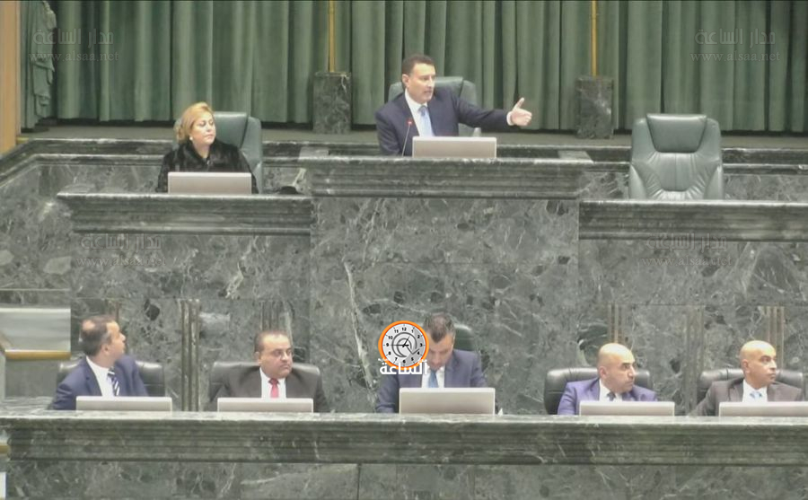 الصفدي يغادر غاضبا ويرفع جلسة مناقشة