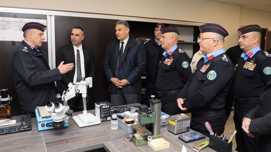 مدير الأمن العام يزور وحدة الجرائم