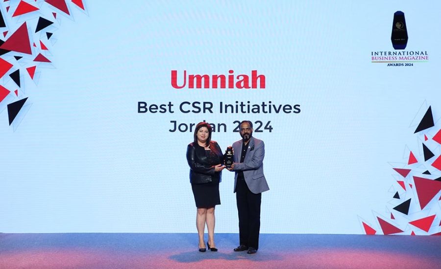 أمنية تفوز بجائزة أفضل مبادرات المسؤولية