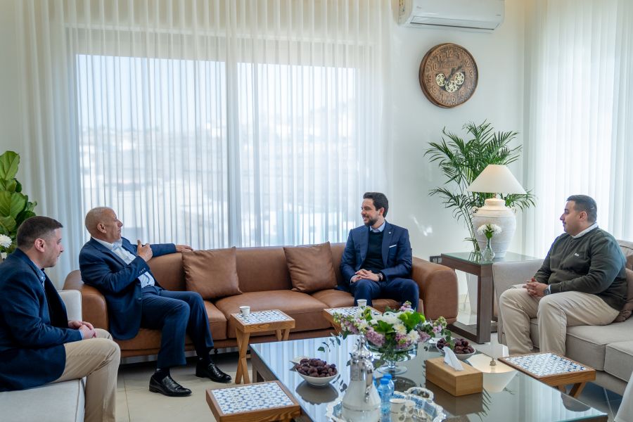 ولي العهد يزور اللواء المتقاعد إبراهيم