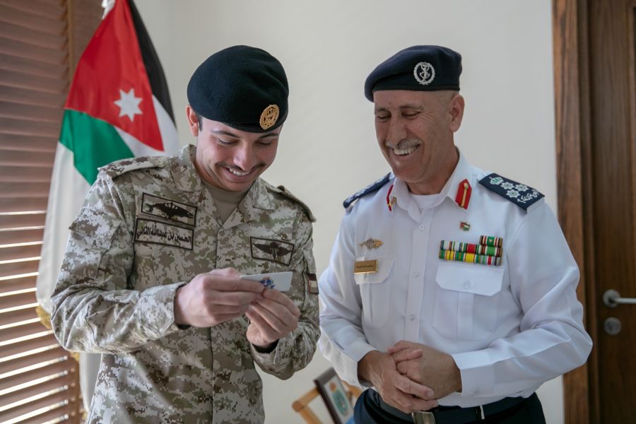 وفاء الهاشميين.. الأمير الحسين يزور اللواء