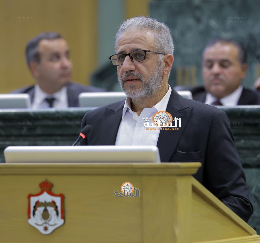 نائب يقطع كلمته لإعطاء الرئيس جعفر