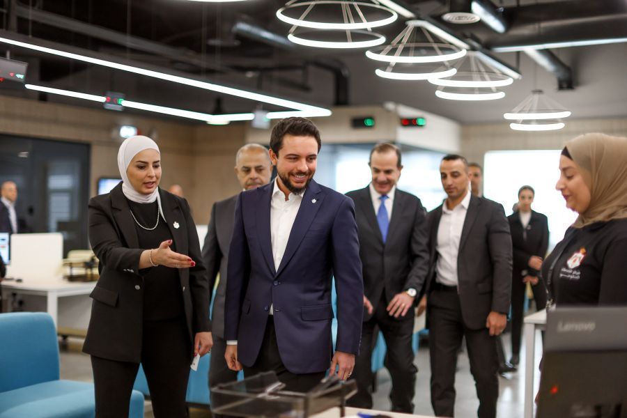 ولي العهد ينشر لقطات جديدة من