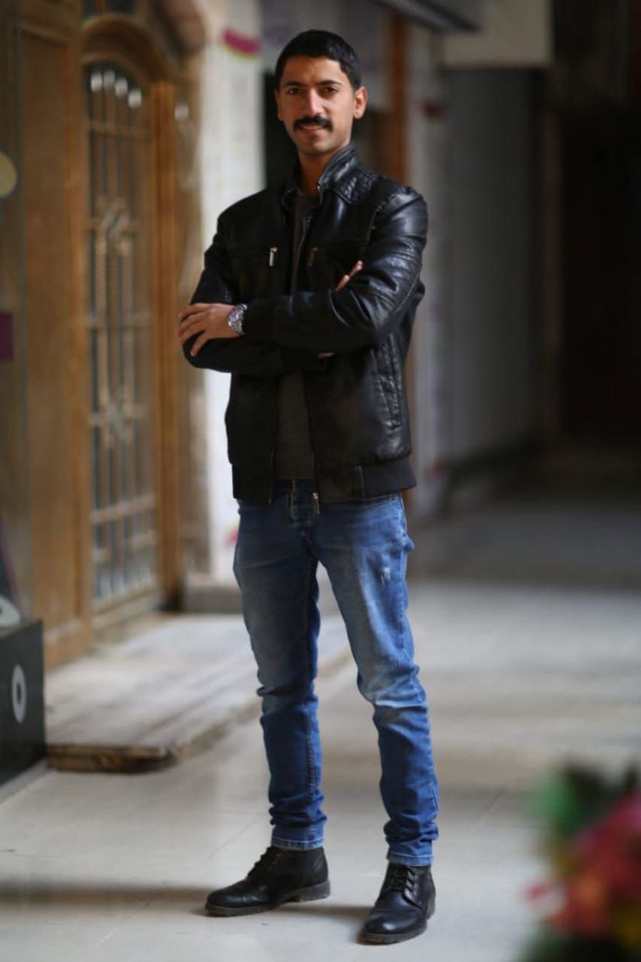 لورنس عليمات بالقفص الفضي .. الف